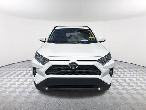 Used 2019 Toyota RAV4 XLE w/ Convenience Package FWD image 9