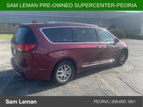 Used 2020 Chrysler Pacifica Touring-L FWD image 4