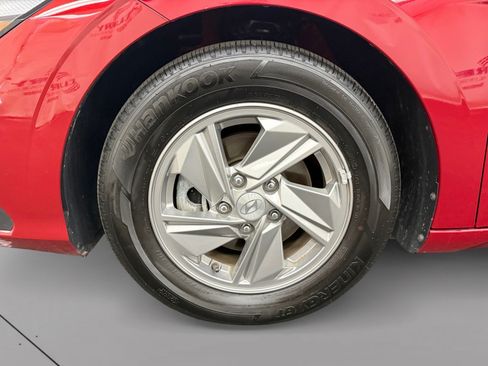 Certified 2025 Hyundai Elantra SE FWD image 14