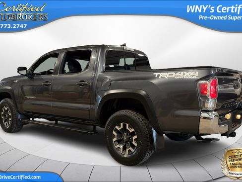 Used 2022 Toyota Tacoma TRD Off-Road AWD/4WD image 8