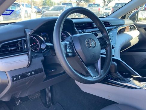 Used 2020 Toyota Camry LE image 8