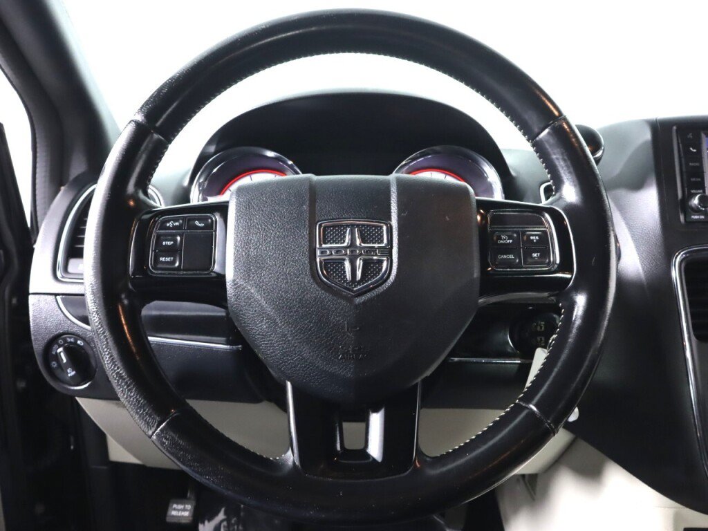 Used 2019 Dodge Grand Caravan SXT FWD image 11
