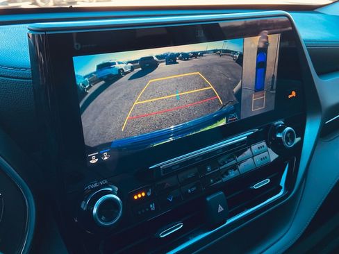 Used 2020 Toyota Highlander Limited image 28