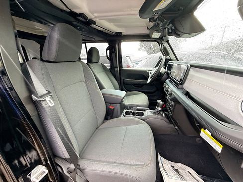 New 2025 Jeep Wrangler Sahara w/ Technology Group image 31