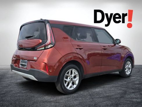 Certified 2023 Kia Soul LX w/ LX Technology Package FWD image 3
