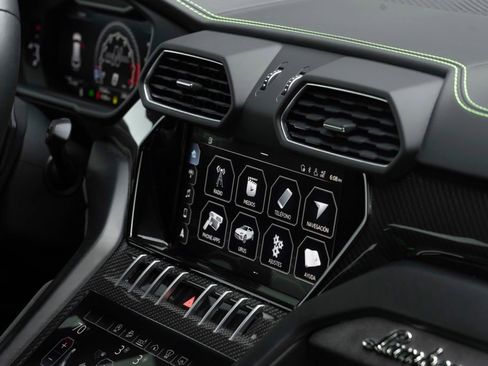 Used 2021 Lamborghini Urus image 28