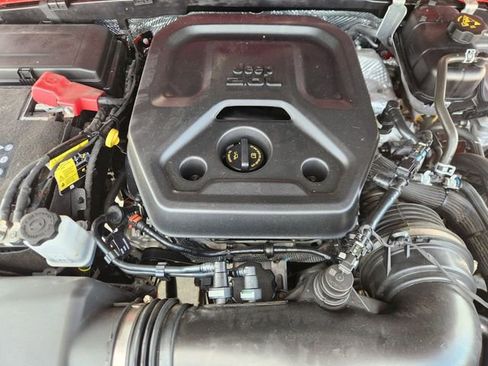 Used 2025 Jeep Wrangler Unlimited Rubicon AWD/4WD image 30