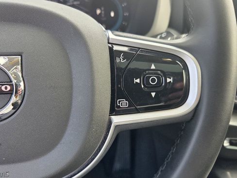 Used 2025 Volvo XC60 B5 Plus image 25