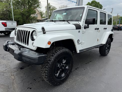 Used 2015 Jeep Wrangler Unlimited Sahara w/ Dual Top Group AWD/4WD image 3