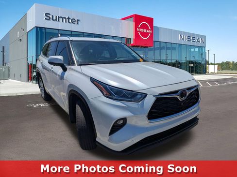 Used 2024 Toyota Highlander Limited FWD image 1