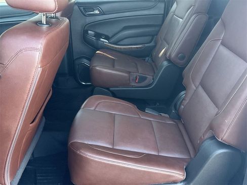 Used 2020 Chevrolet Suburban Premier w/ Premier Plus Edition image 16