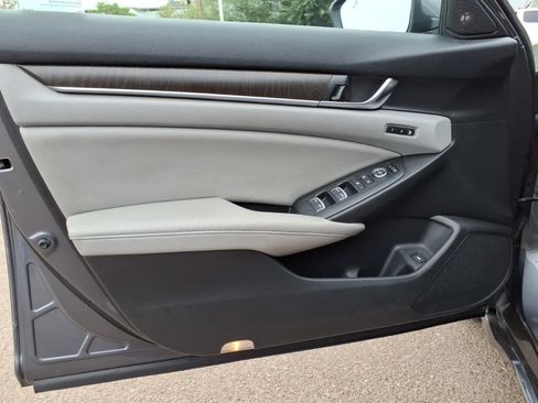 Used 2018 Honda Accord Touring image 13
