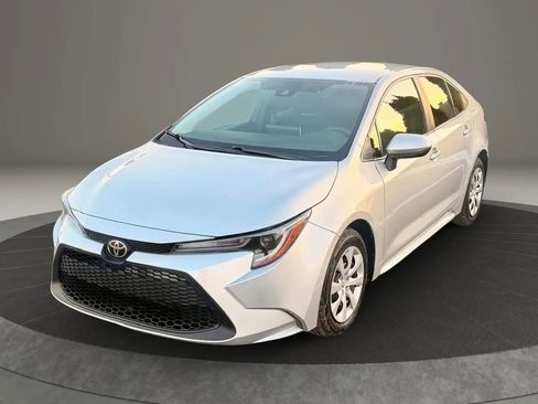 Used 2021 Toyota Corolla LE image 1