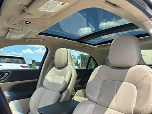 Used 2019 Lincoln Continental Reserve FWD image 28
