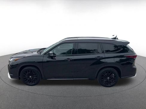 Used 2025 Toyota Highlander XSE AWD/4WD image 8