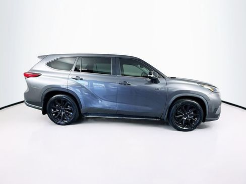 Used 2023 Toyota Highlander XLE FWD image 11