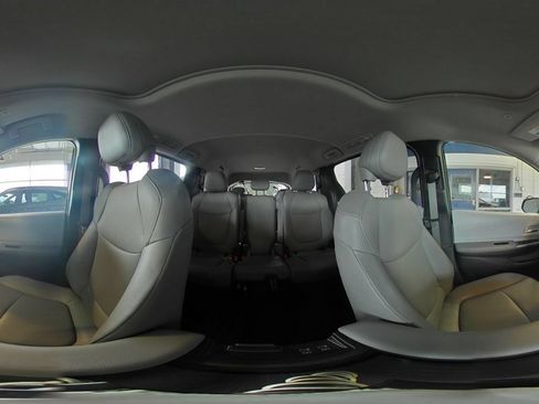 Used 2025 Toyota Sienna XLE FWD image 44