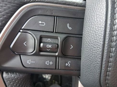 Used 2025 Toyota Tacoma SR5 AWD/4WD image 18