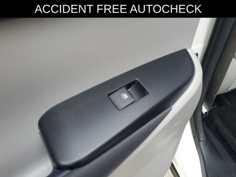 Used 2016 Toyota Highlander LE image 12