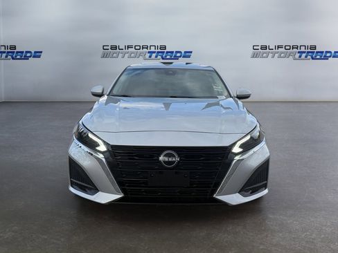 Used 2023 Nissan Altima 2.5 SV w/ SV Premium Package image 2