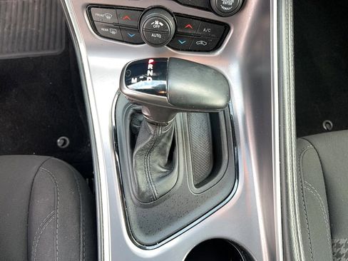 Used 2019 Dodge Challenger SXT image 18