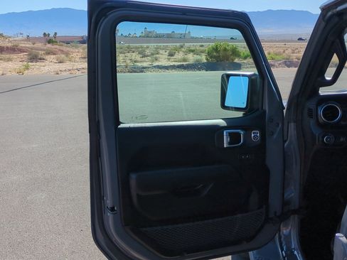 Used 2023 Jeep Wrangler Unlimited Sahara image 12