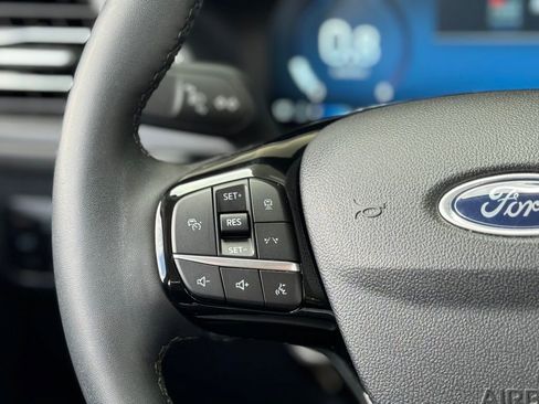 Used 2023 Ford Escape Platinum image 6