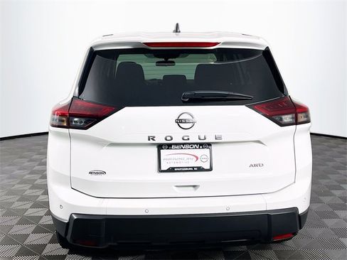 Used 2024 Nissan Rogue S image 8