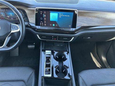 Used 2025 Volkswagen Atlas SE image 15