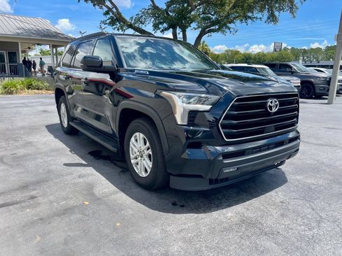 Used 2025 Toyota Sequoia SR5 AWD/4WD image 7