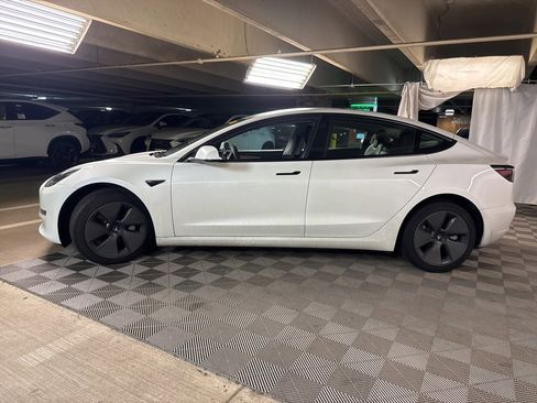 Used 2023 Tesla Model 3 Standard Range image 4