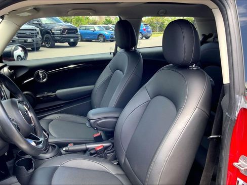 Used 2020 MINI Cooper 2-Door Hardtop FWD image 25