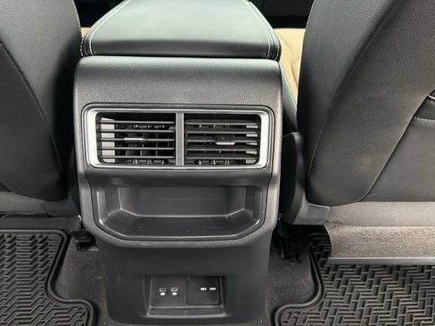 Used 2024 Volkswagen Atlas Cross Sport SE FWD image 25