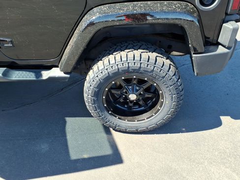 Used 2014 Jeep Wrangler Unlimited Sahara w/ Connectivity Group image 21