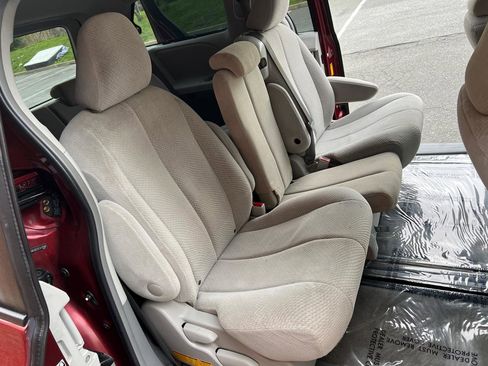 Used 2014 Toyota Sienna LE FWD image 14