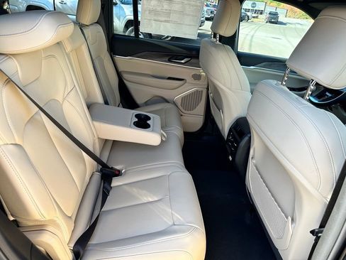 New 2024 Jeep Grand Cherokee Limited 4xe w/ MOPAR Finishing Package image 32