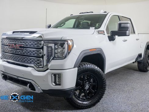 Used 2022 GMC Sierra 3500 Denali w/ Technology Package AWD/4WD image 3
