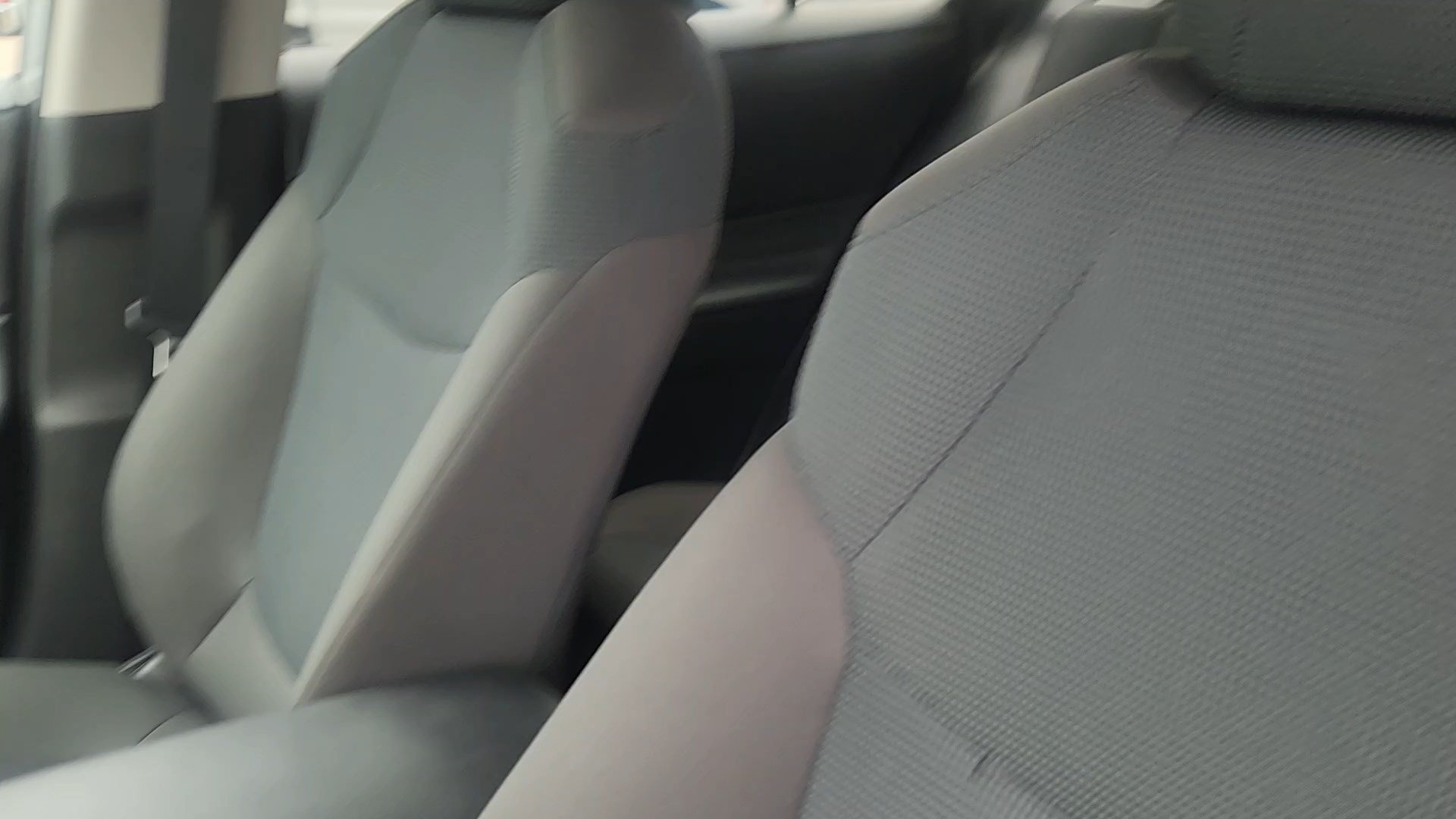Used 2025 Toyota RAV4 LE AWD/4WD image 29