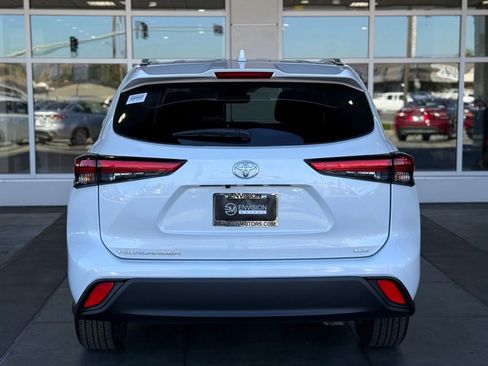 Certified 2023 Toyota Highlander XLE image 10