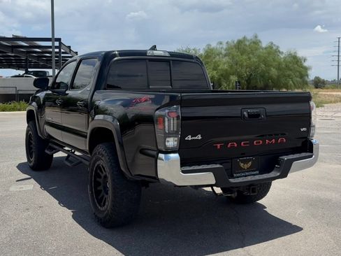 Used 2017 Toyota Tacoma SR5 AWD/4WD image 2