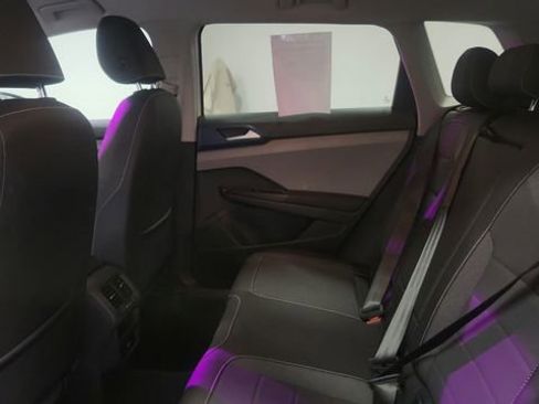 Used 2024 Volkswagen Taos SE image 18