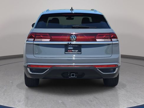 Used 2024 Volkswagen Atlas Cross Sport SE w/ Panoramic Sunroof Package image 8