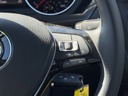 Used 2020 Volkswagen Tiguan S image 19