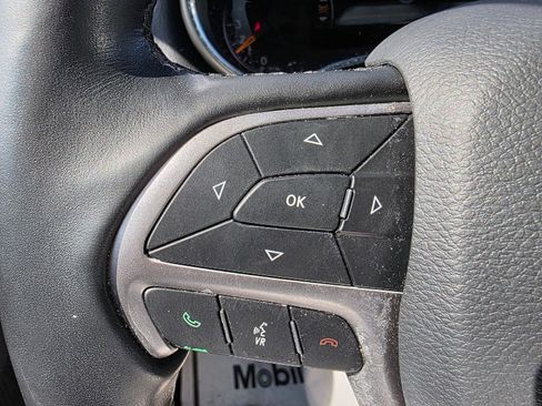 Used 2021 Jeep Grand Cherokee Laredo image 22