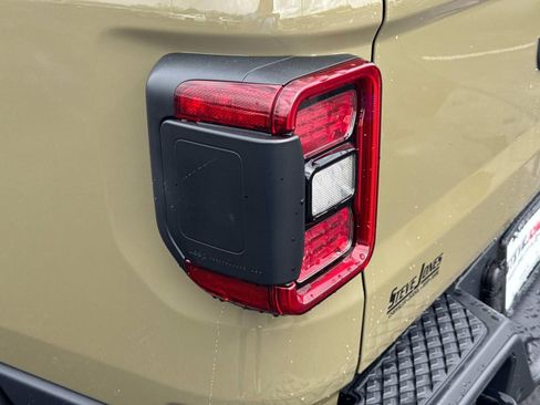 New 2025 Jeep Gladiator Sport image 11