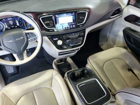 Used 2020 Chrysler Pacifica Limited w/ Advanced Safetytec Group FWD image 12
