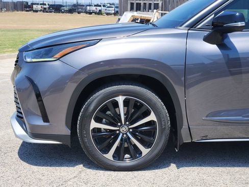 Used 2021 Toyota Highlander XSE FWD image 7