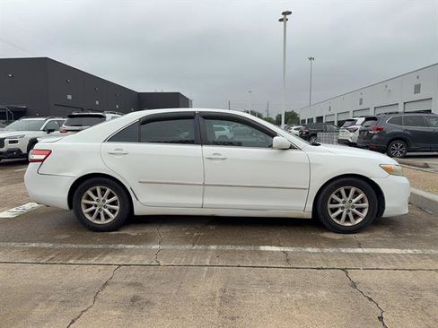 Used 2010 Toyota Camry FWD image 2