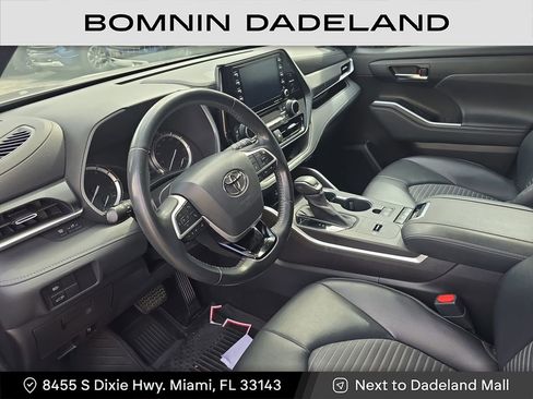 Used 2022 Toyota Highlander XSE image 11