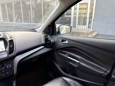 Used 2019 Ford Escape SEL image 15